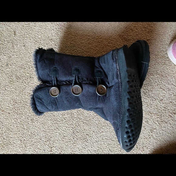 Boots 👢 👢 - Picture 1 of 3